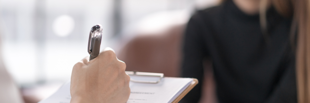 女性がカウンセリングを受けているイメージ